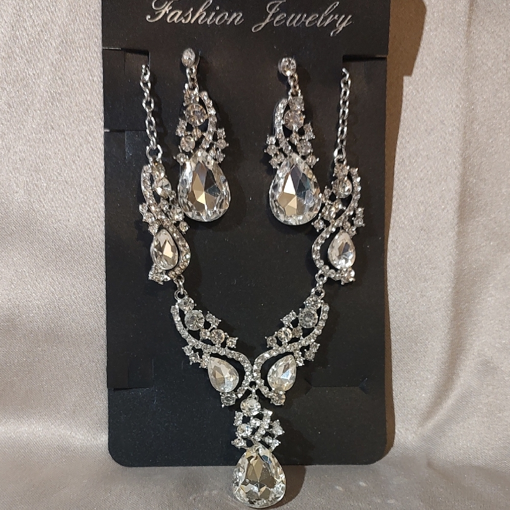 Elegant Silver Crystal Jewelry Set